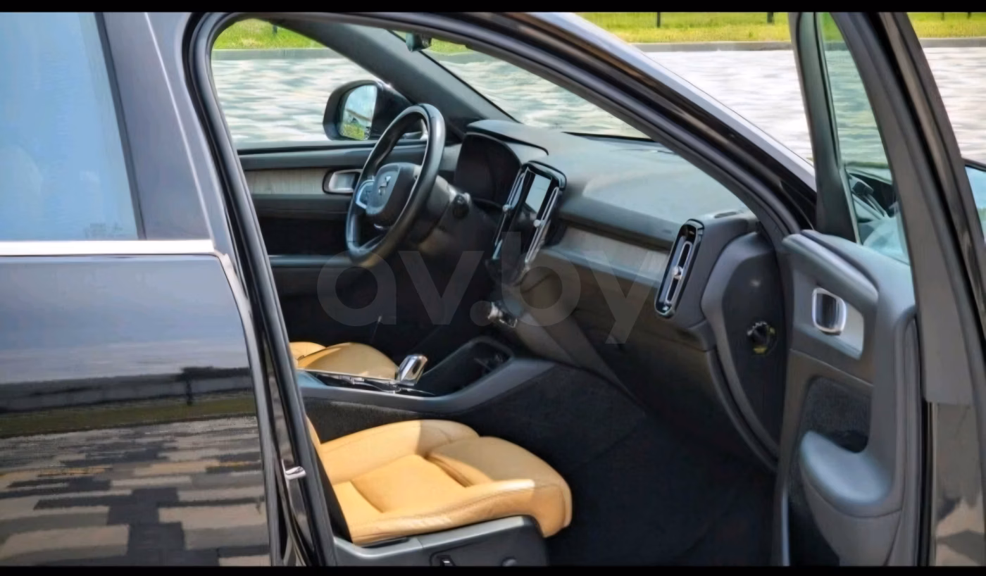 Volvo XC40 фото 7