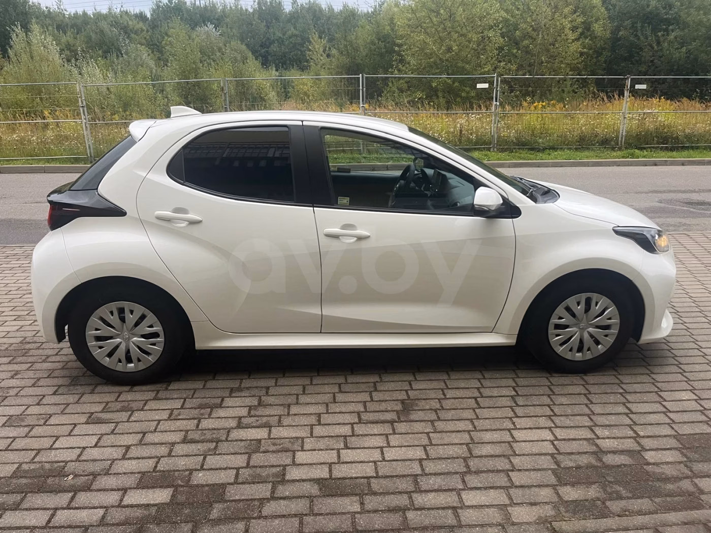 Toyota Yaris фото 7