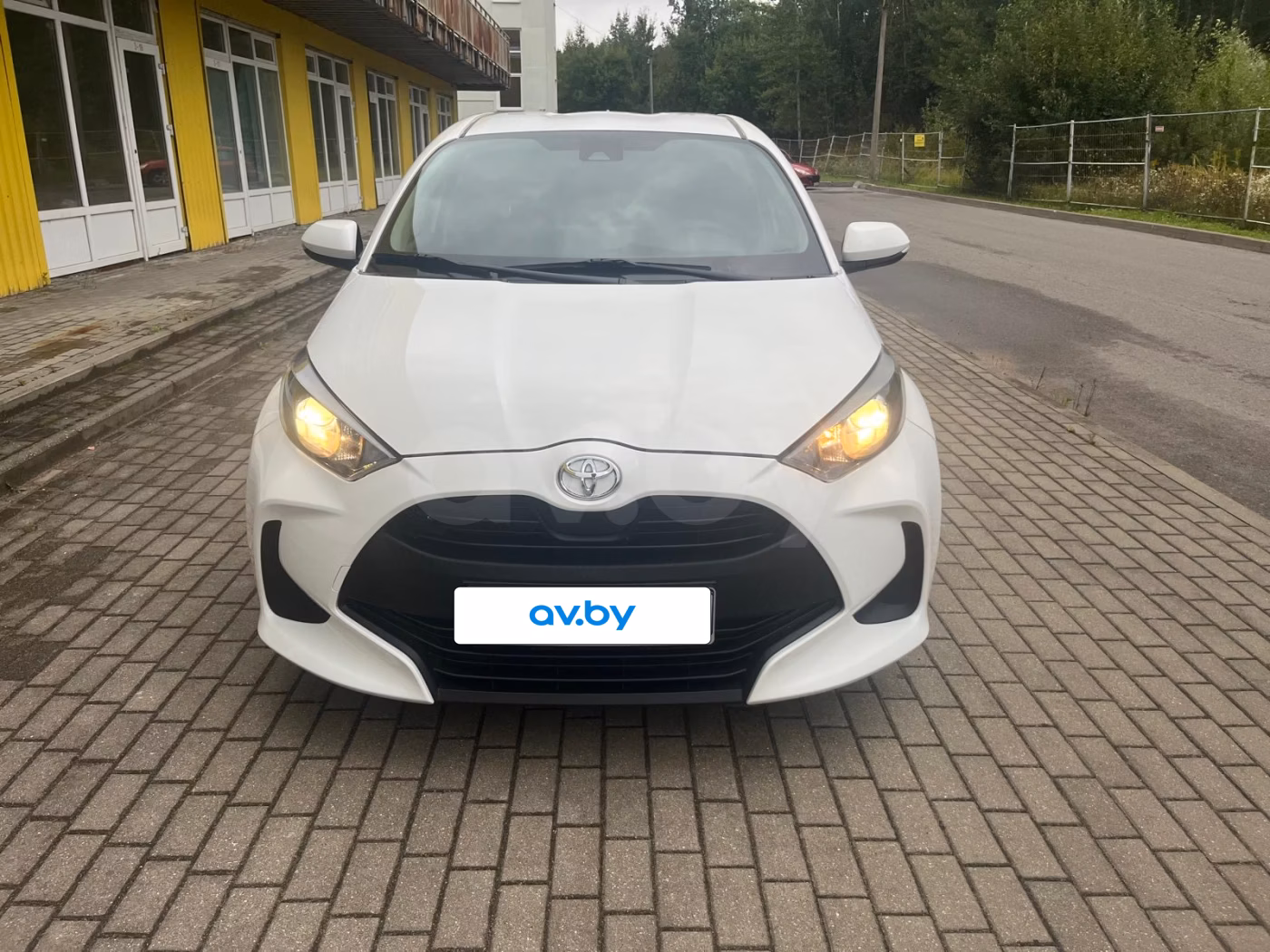 Toyota Yaris фото 2