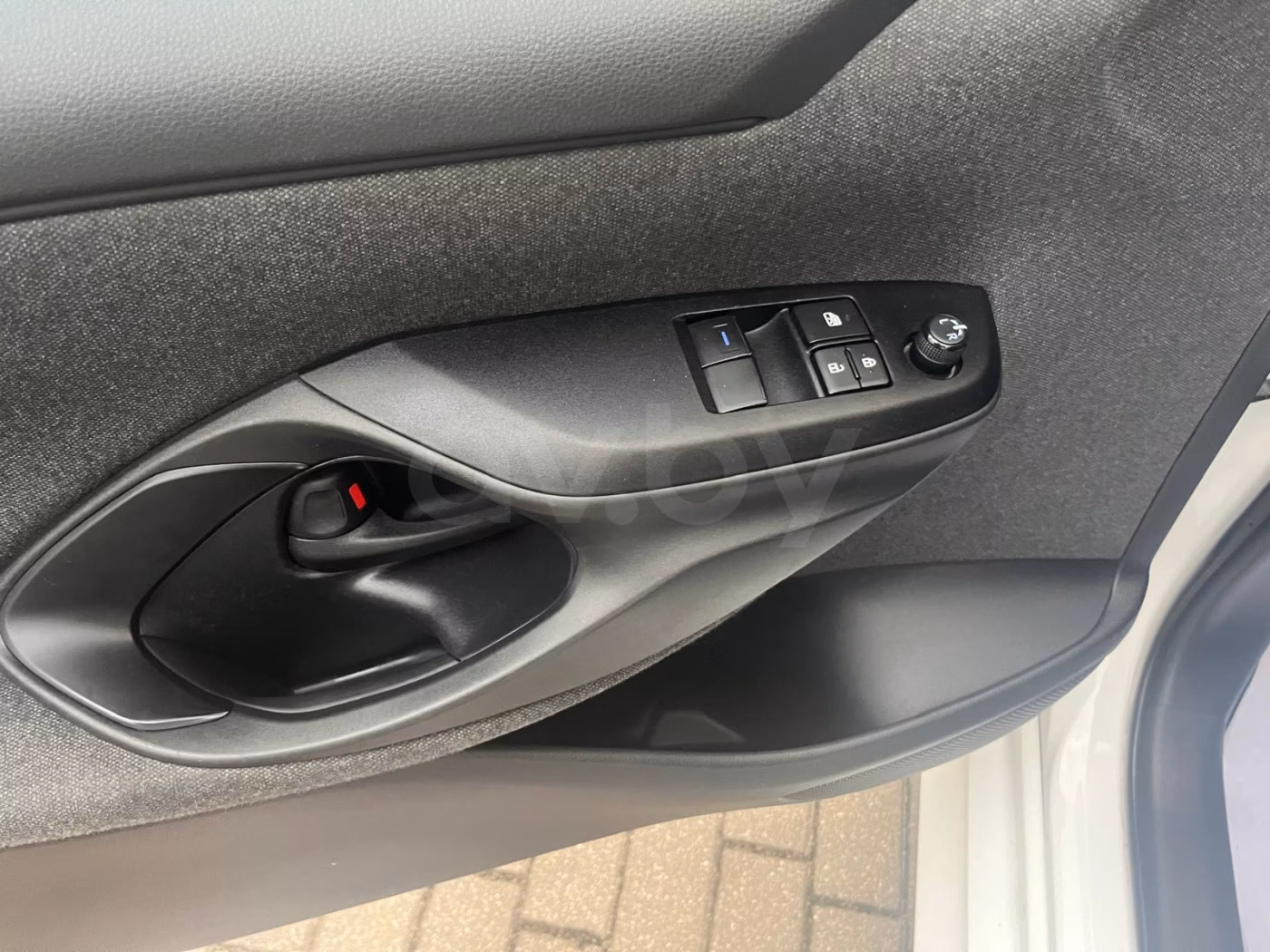Toyota Yaris фото 10