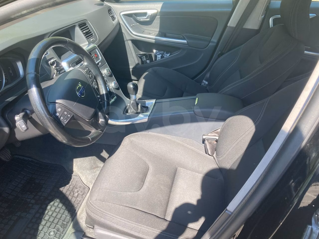 Volvo V60 фото 7