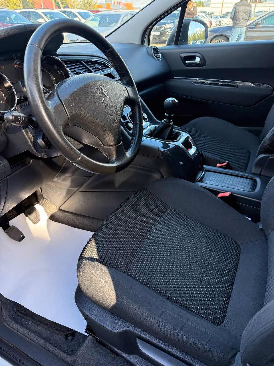 Peugeot 5008 фото 8