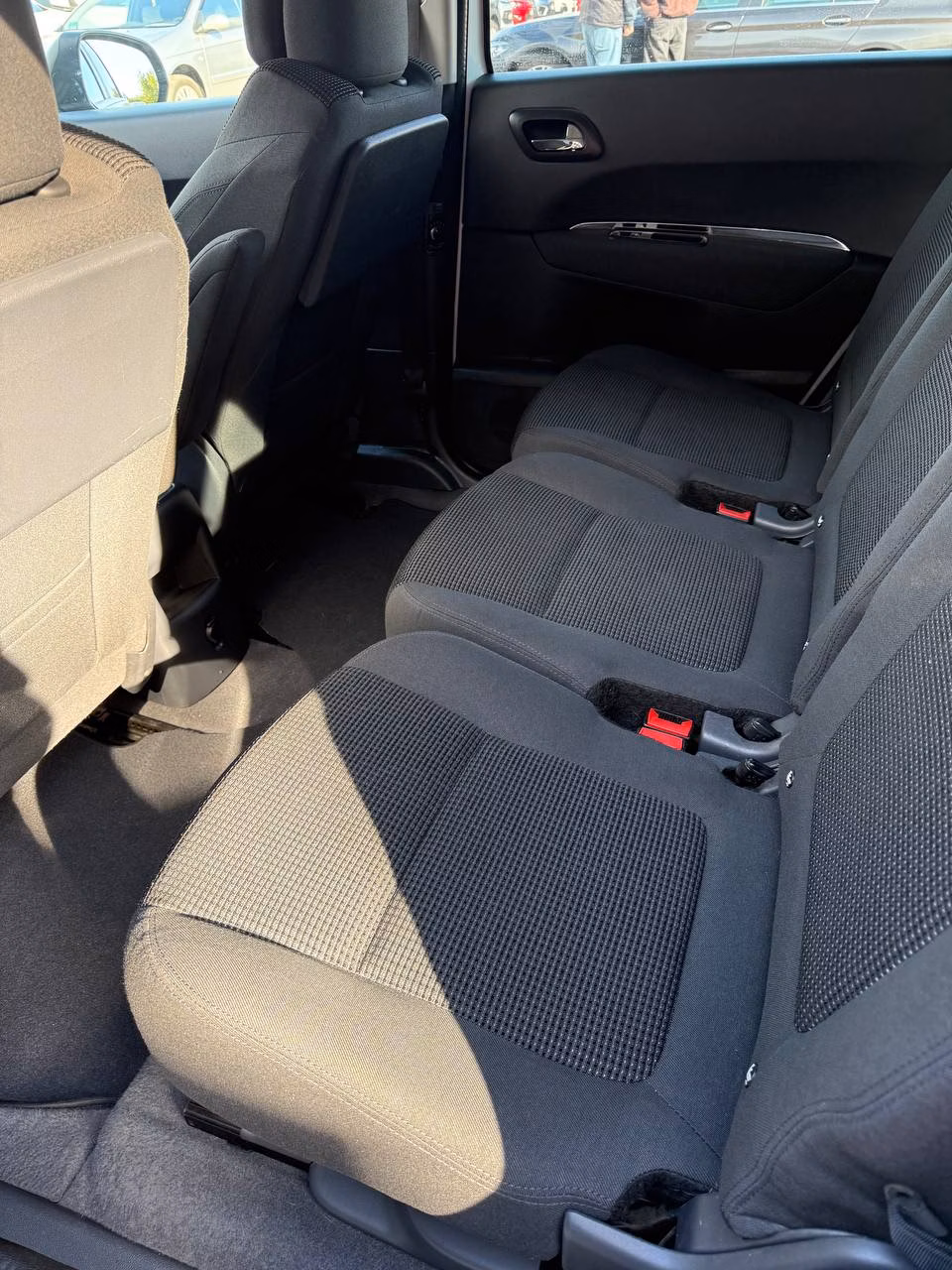 Peugeot 5008 фото 9