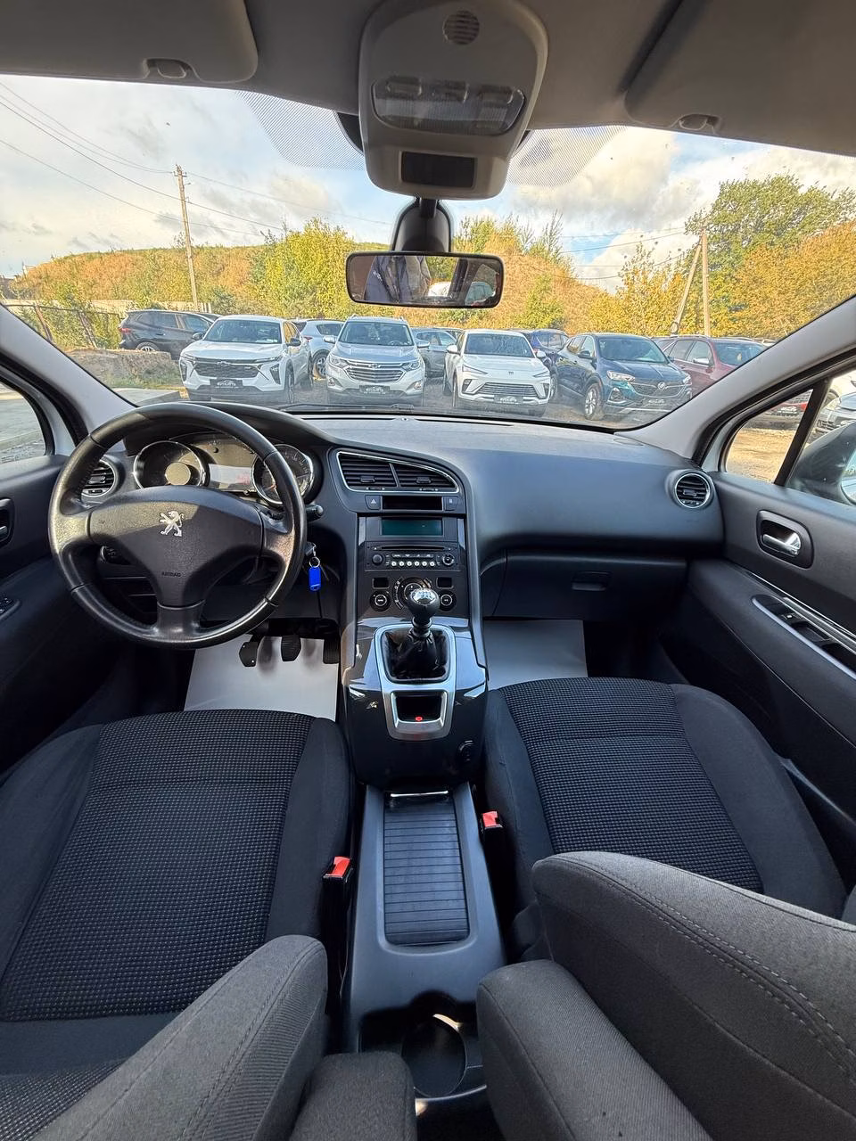 Peugeot 5008 фото 10