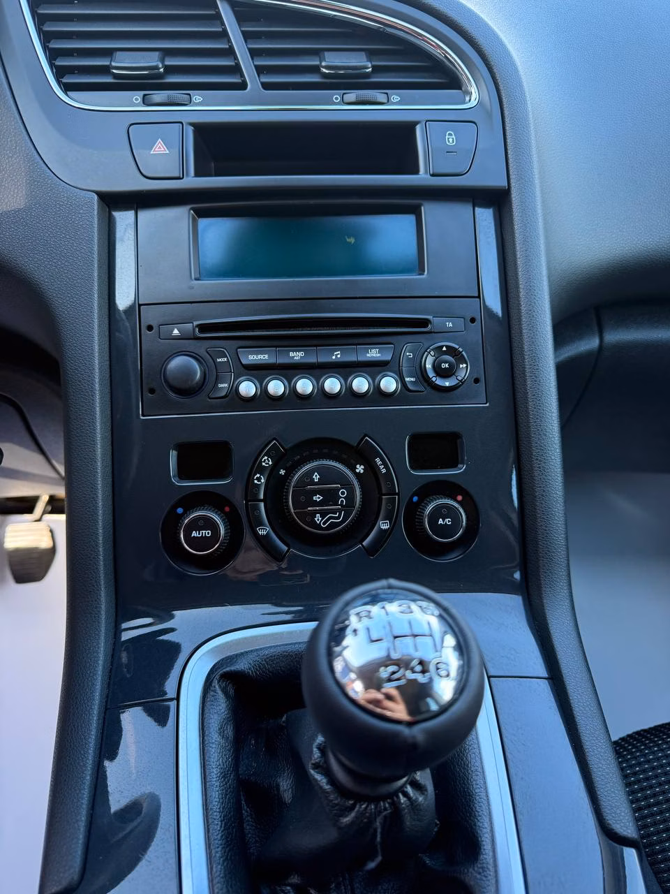 Peugeot 5008 фото 11
