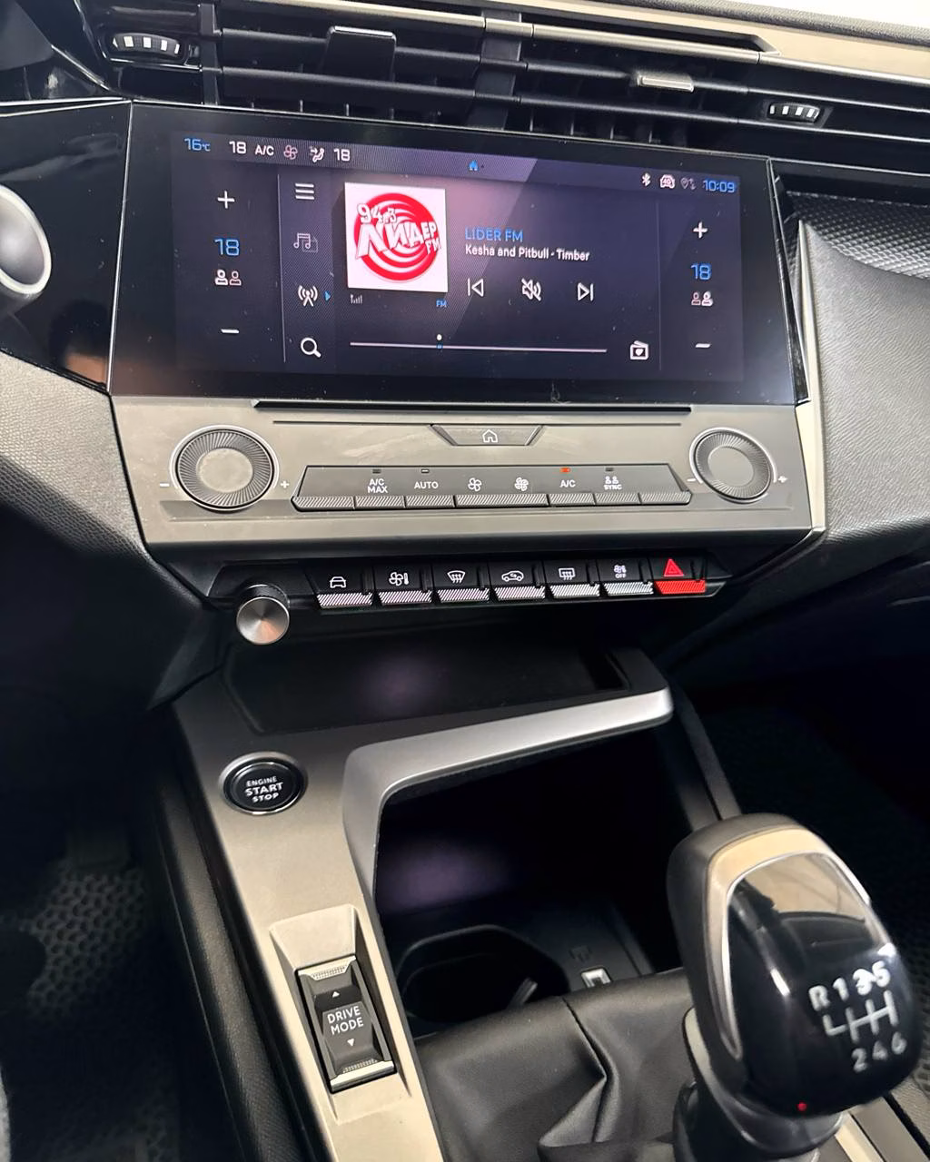 Peugeot 308 фото 11