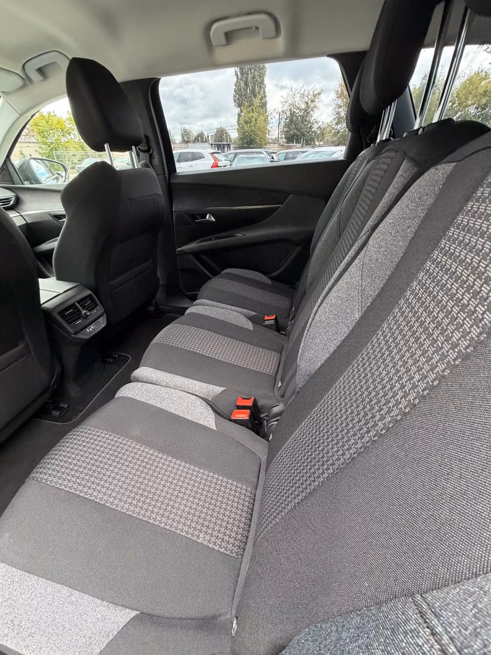 Peugeot 5008 фото 12