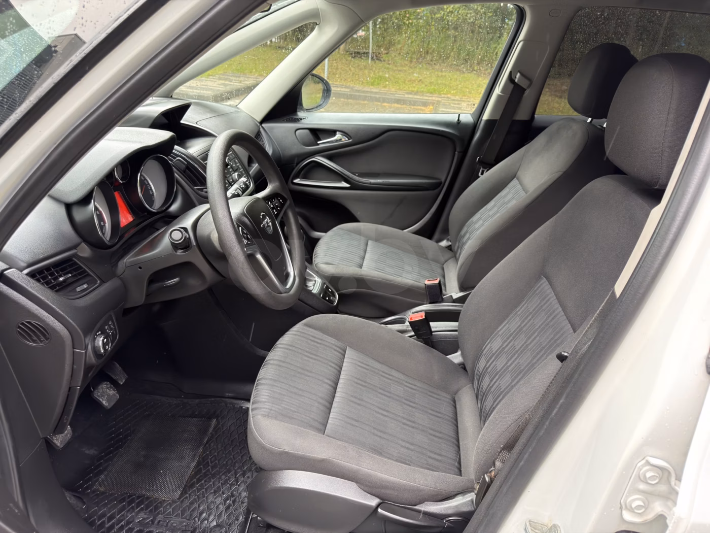 Opel Zafira фото 10