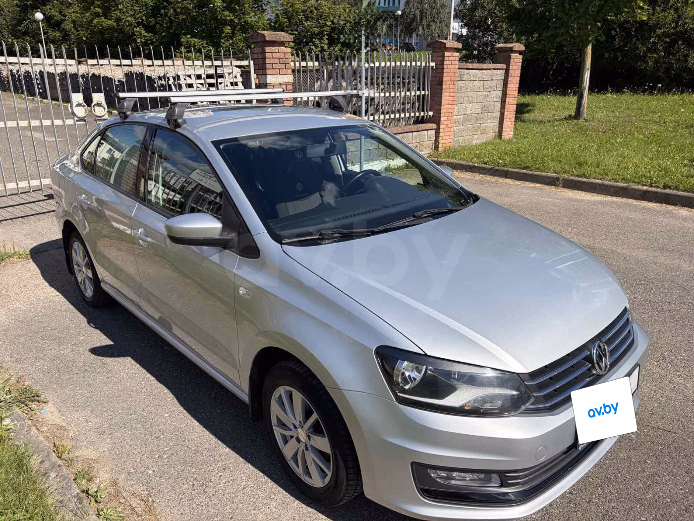 Volkswagen Polo Sedan фото 9