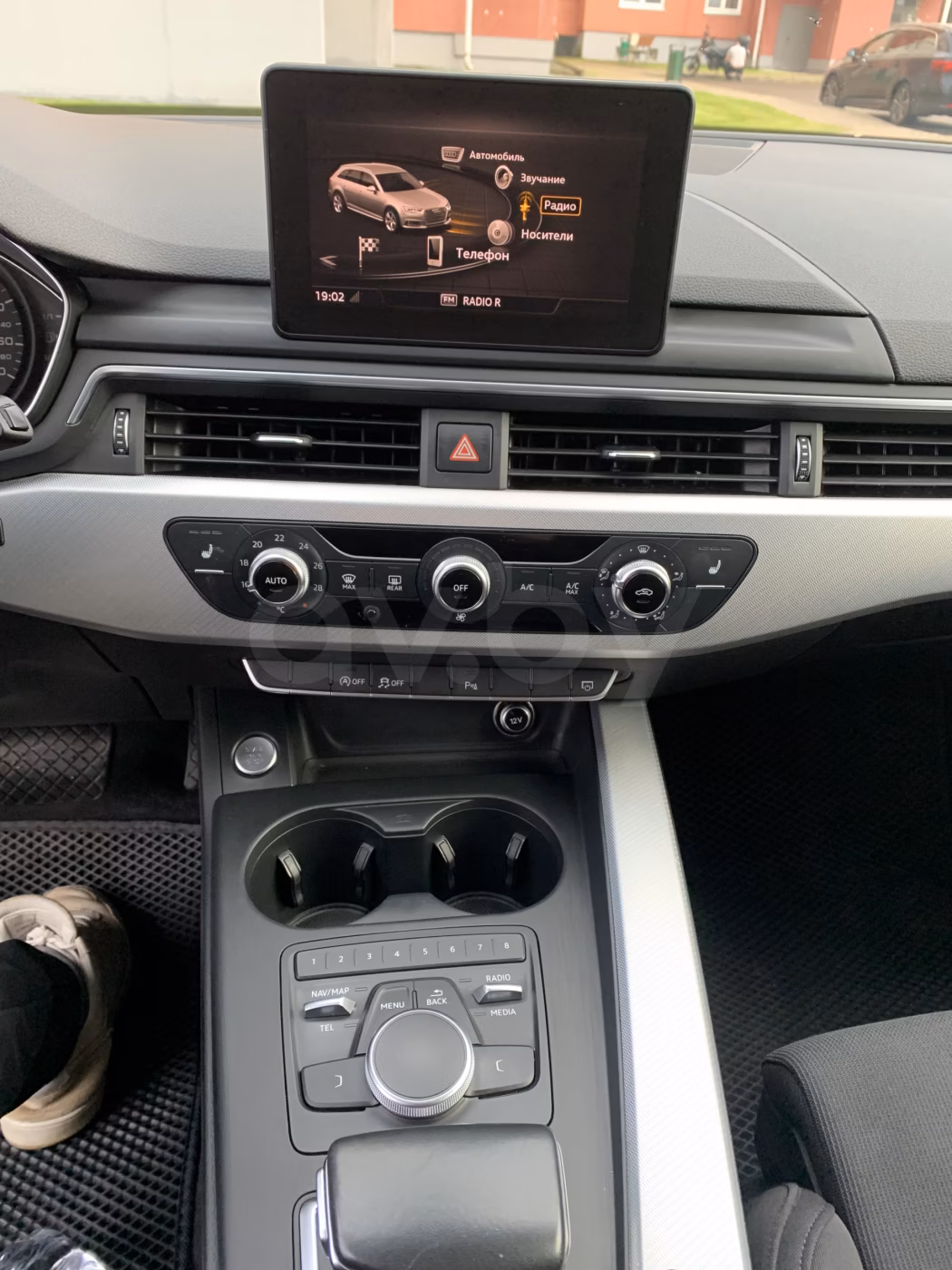 Audi A4 фото 7