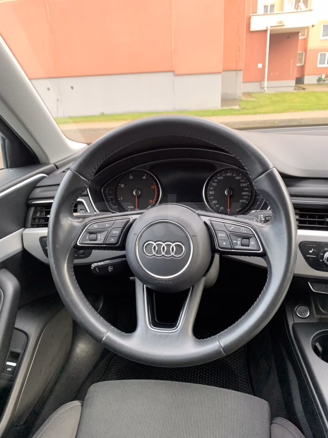Audi A4 фото 11