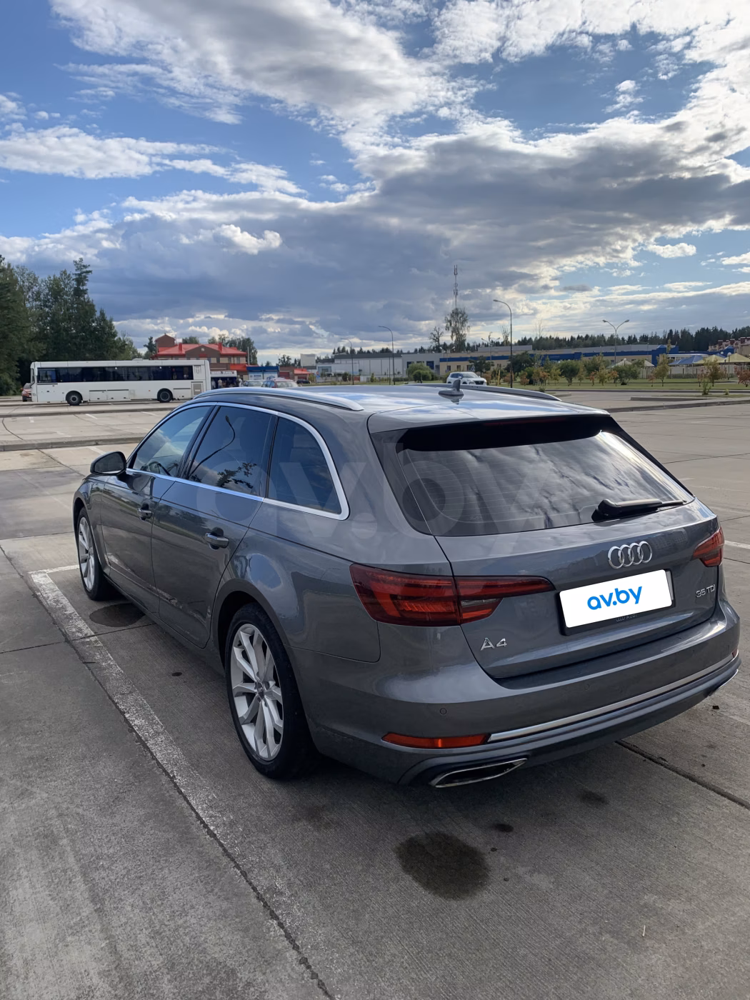 Audi A4 фото 4