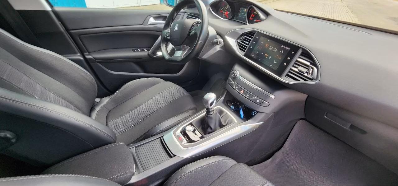 Peugeot 308 фото 12