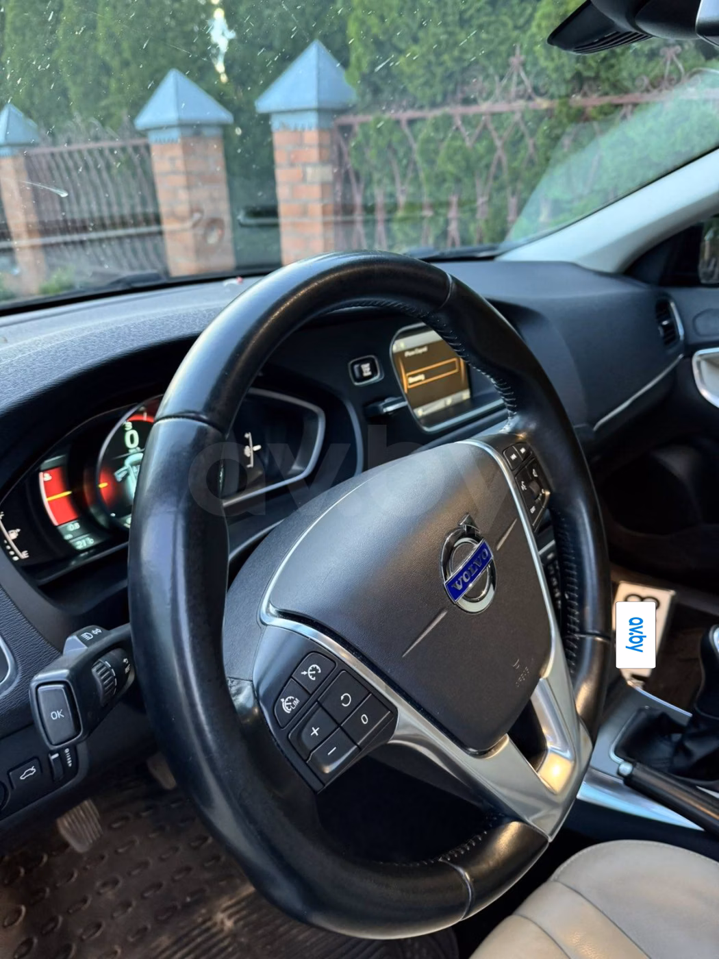 Volvo V40 фото 8