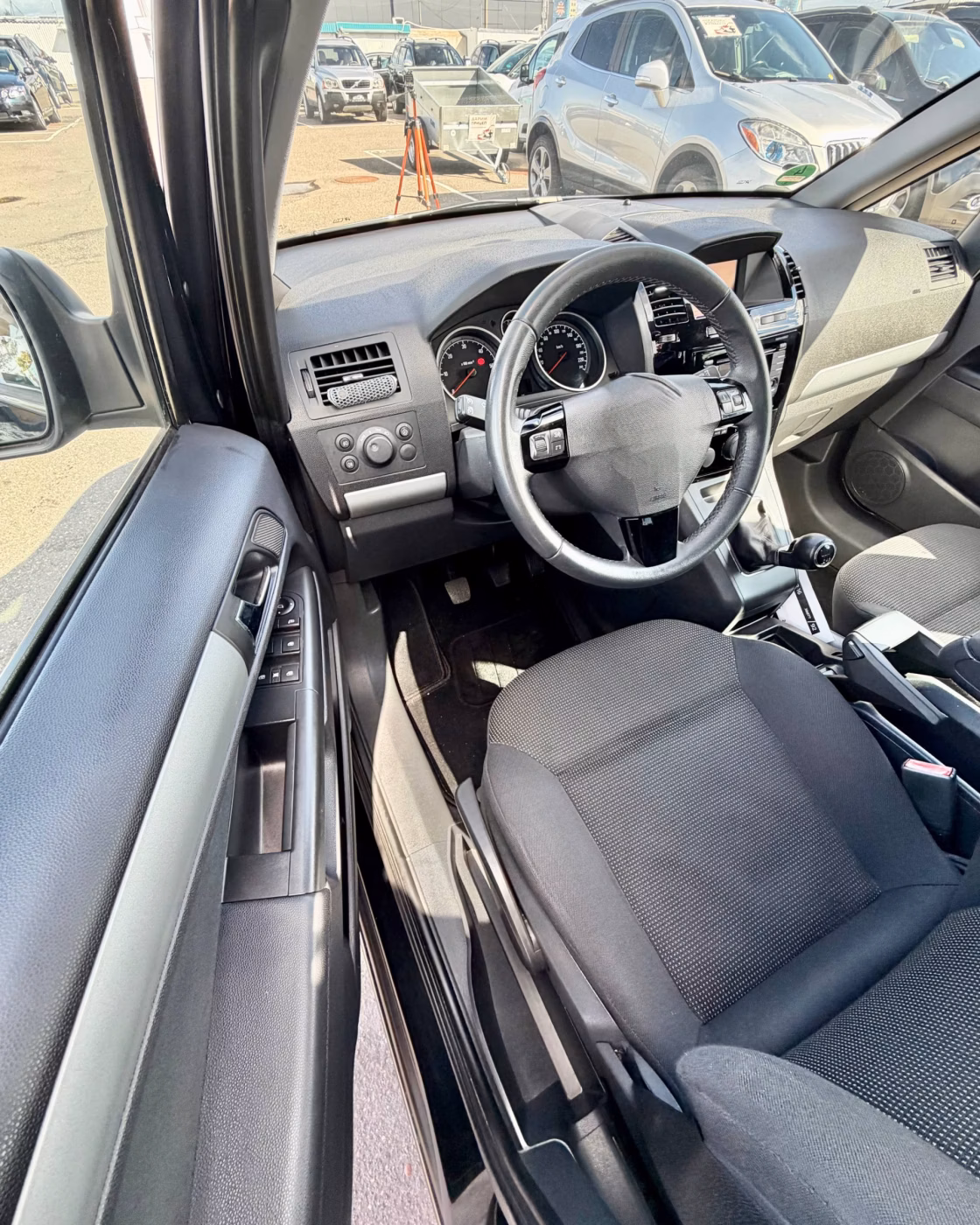 Opel Zafira фото 9