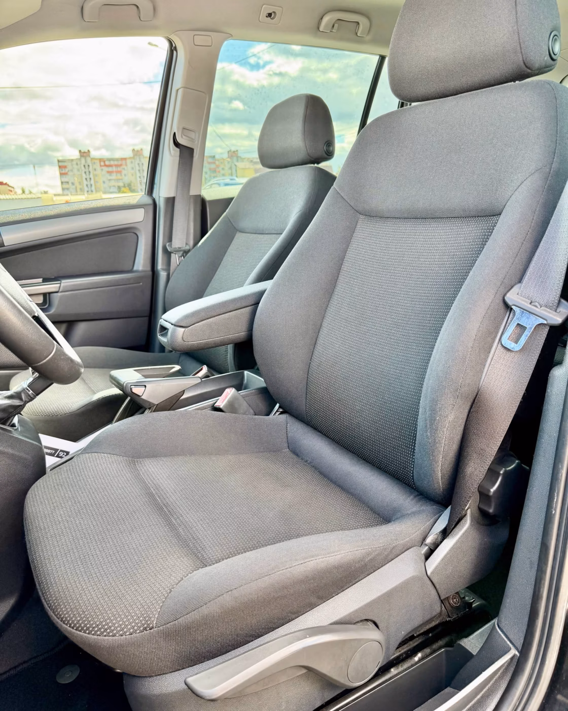 Opel Zafira фото 10