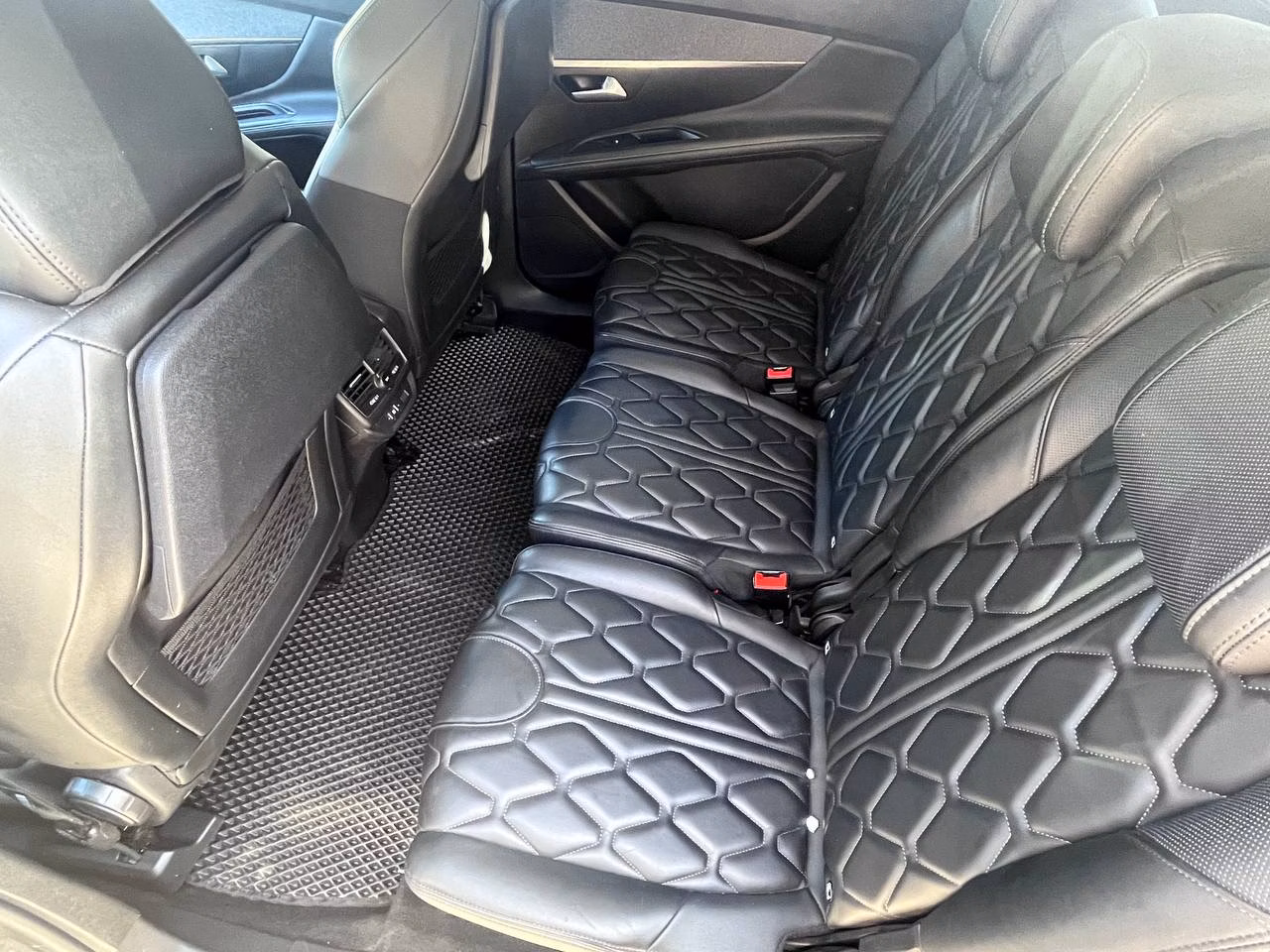 Peugeot 5008 фото 12
