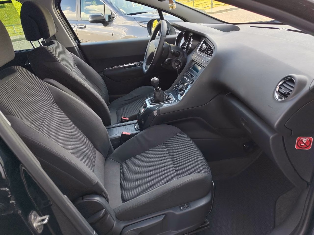Peugeot 5008 фото 8