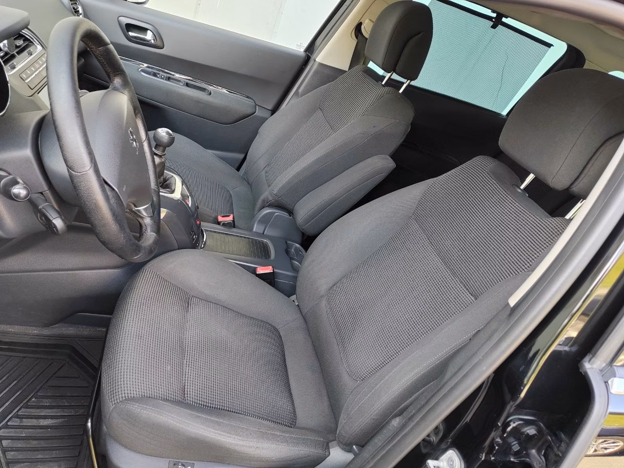 Peugeot 5008 фото 6