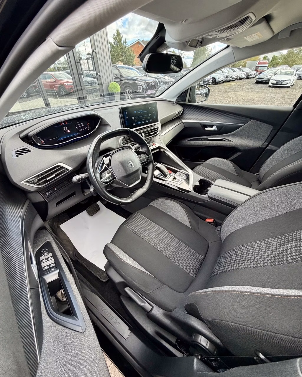 Peugeot 5008 фото 8