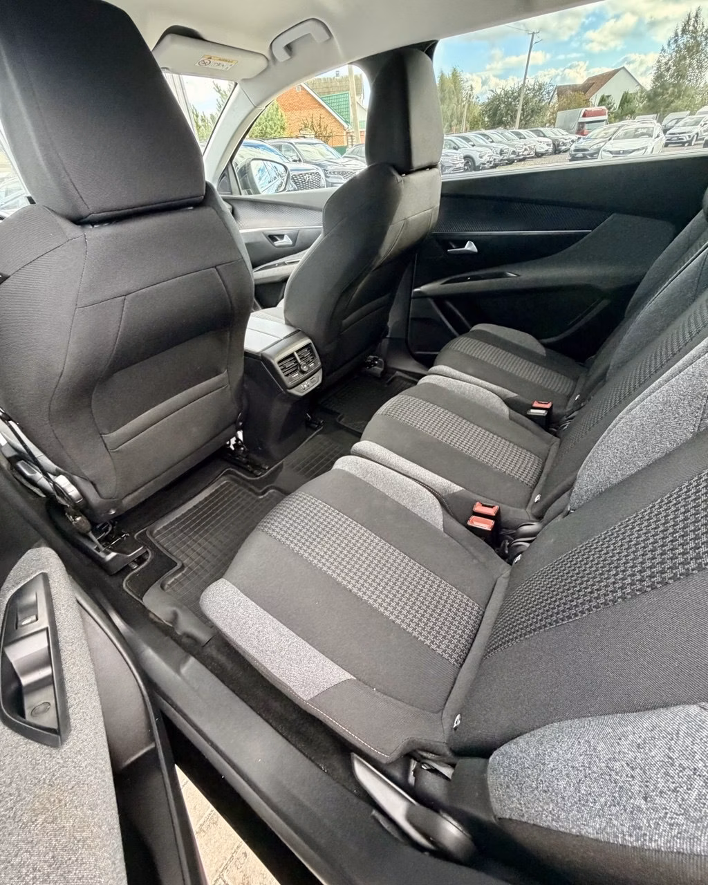 Peugeot 5008 фото 9