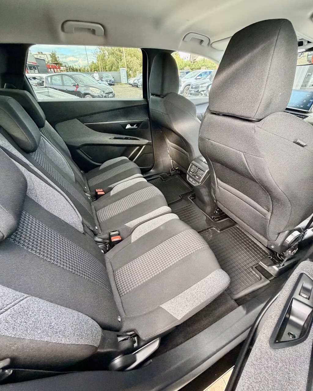 Peugeot 5008 фото 11