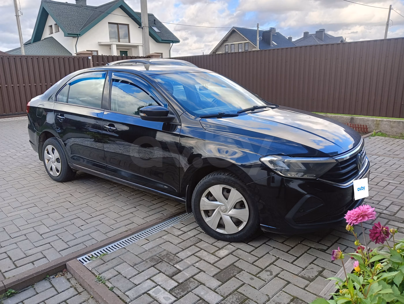 Volkswagen Polo Sedan фото 2