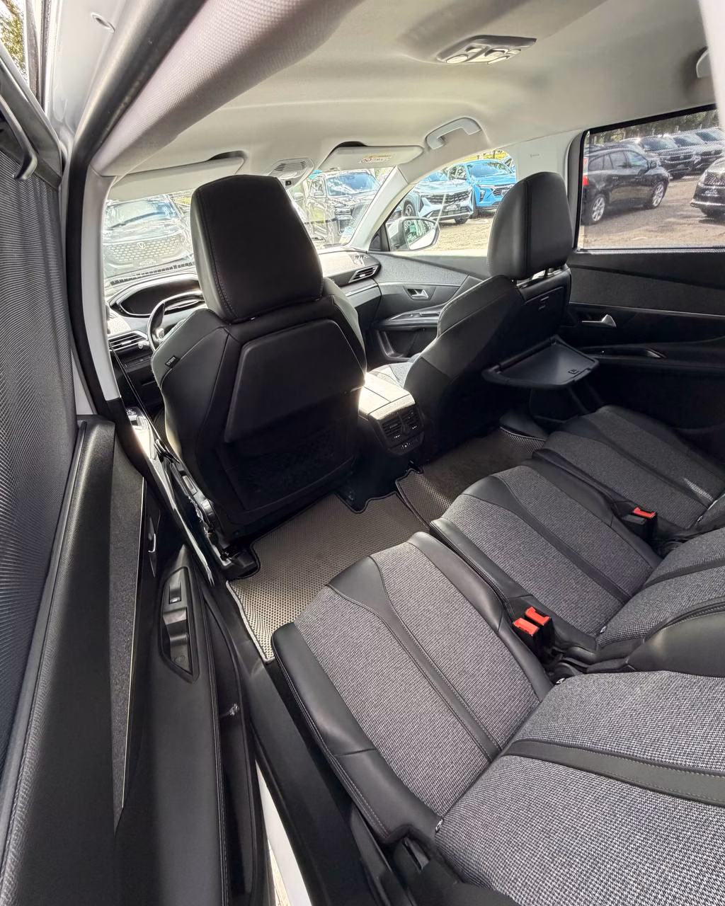 Peugeot 5008 фото 11