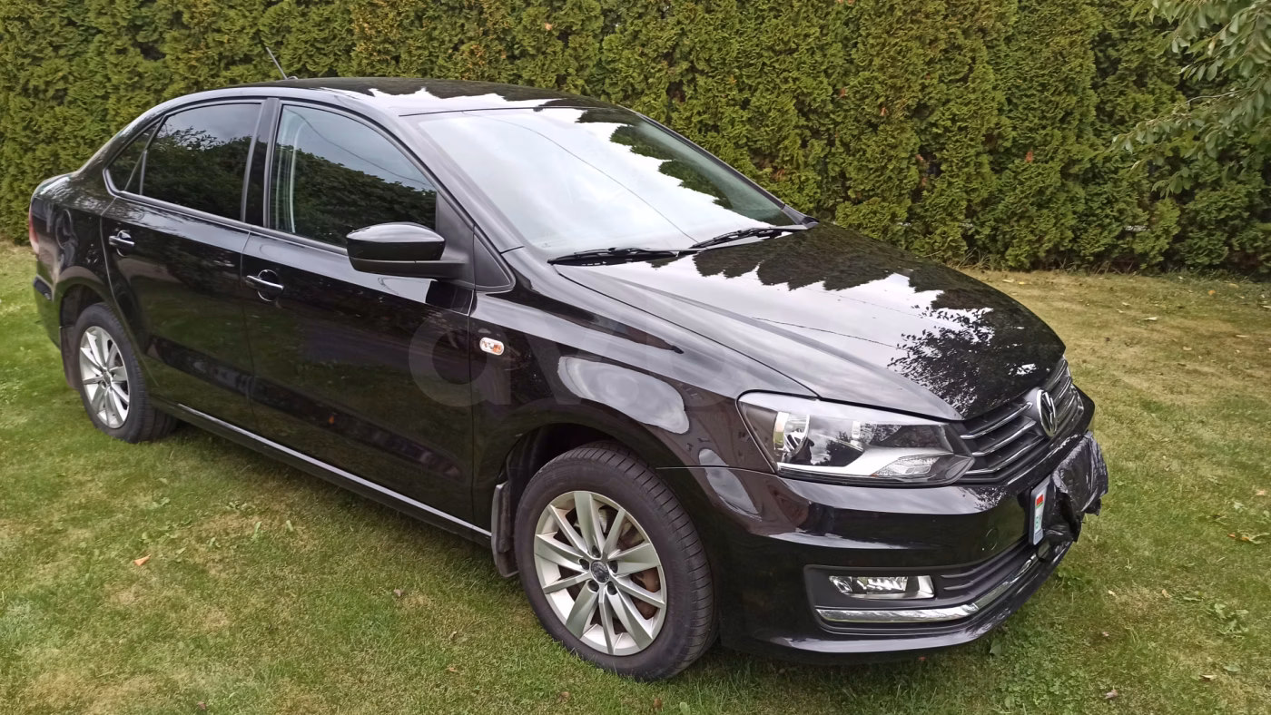 Volkswagen Polo Sedan фото 2