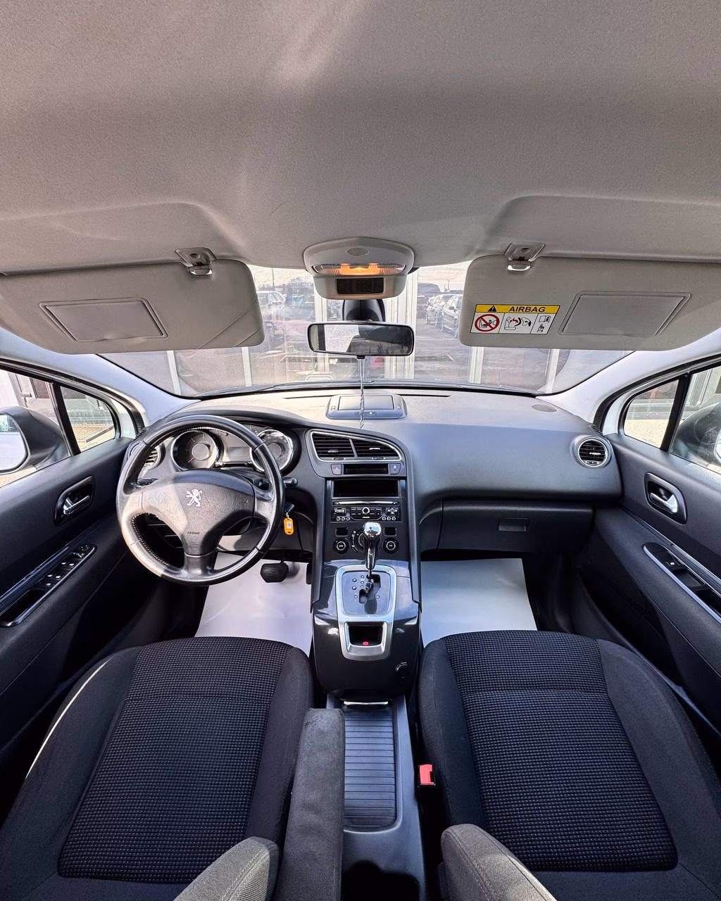 Peugeot 5008 фото 9