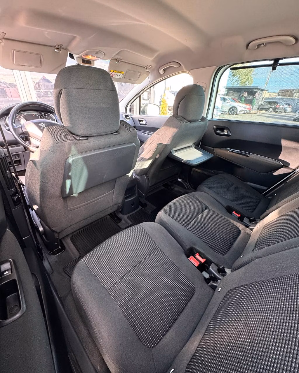 Peugeot 5008 фото 11