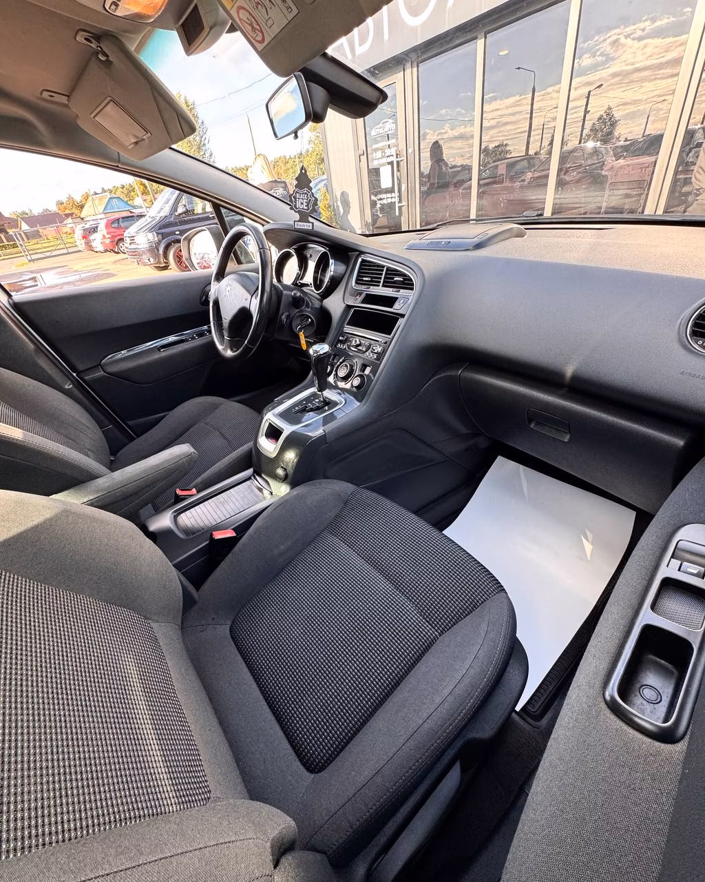 Peugeot 5008 фото 14