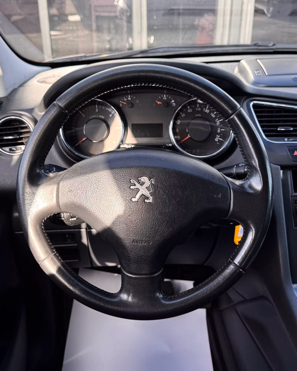 Peugeot 5008 фото 15