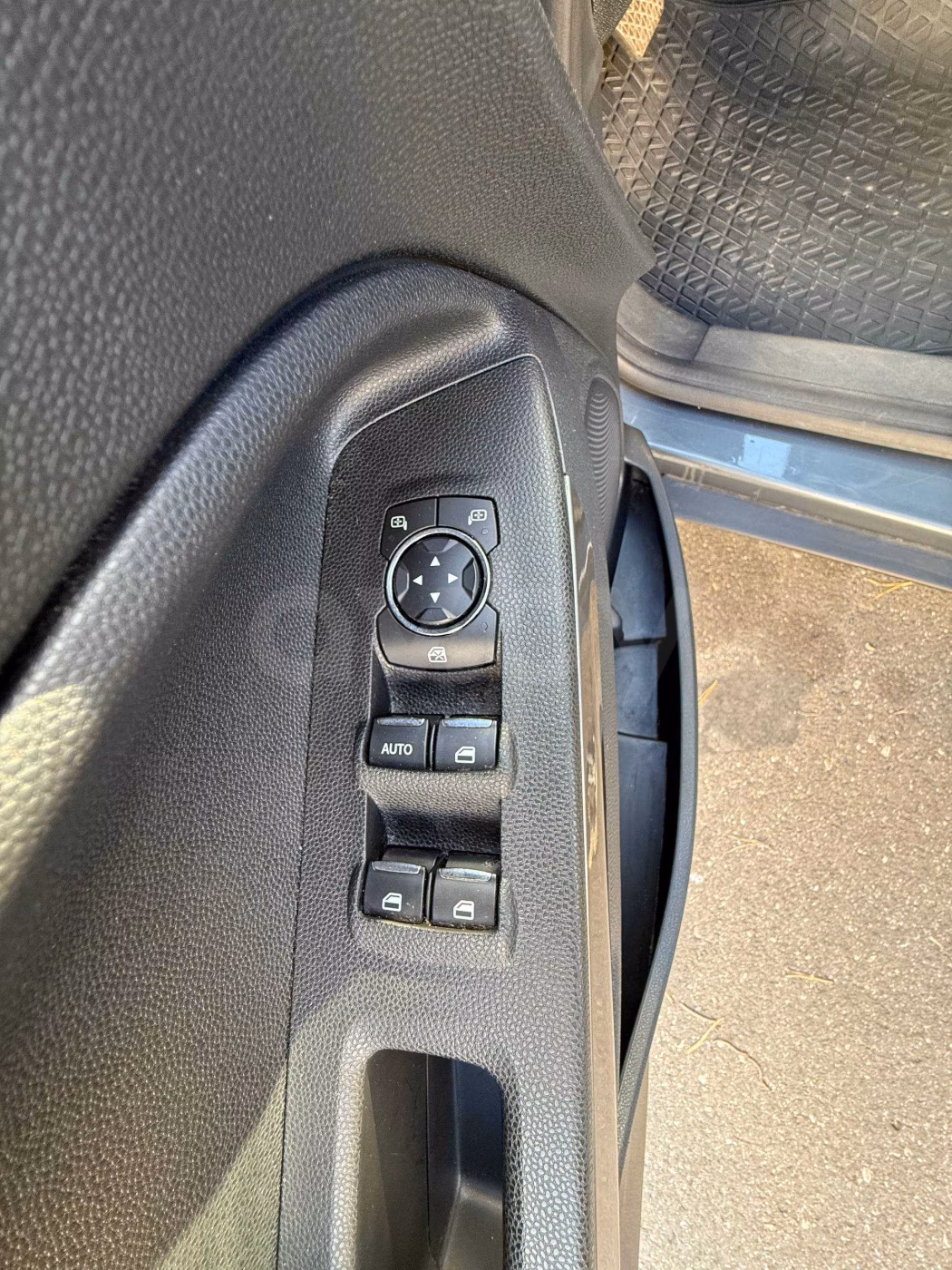 Ford EcoSport фото 16