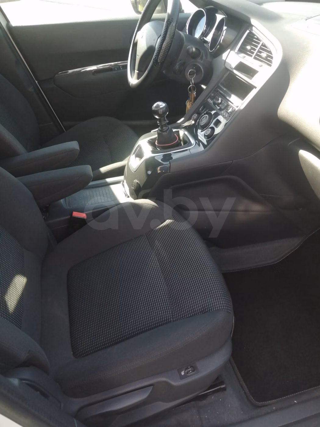 Peugeot 5008 фото 6