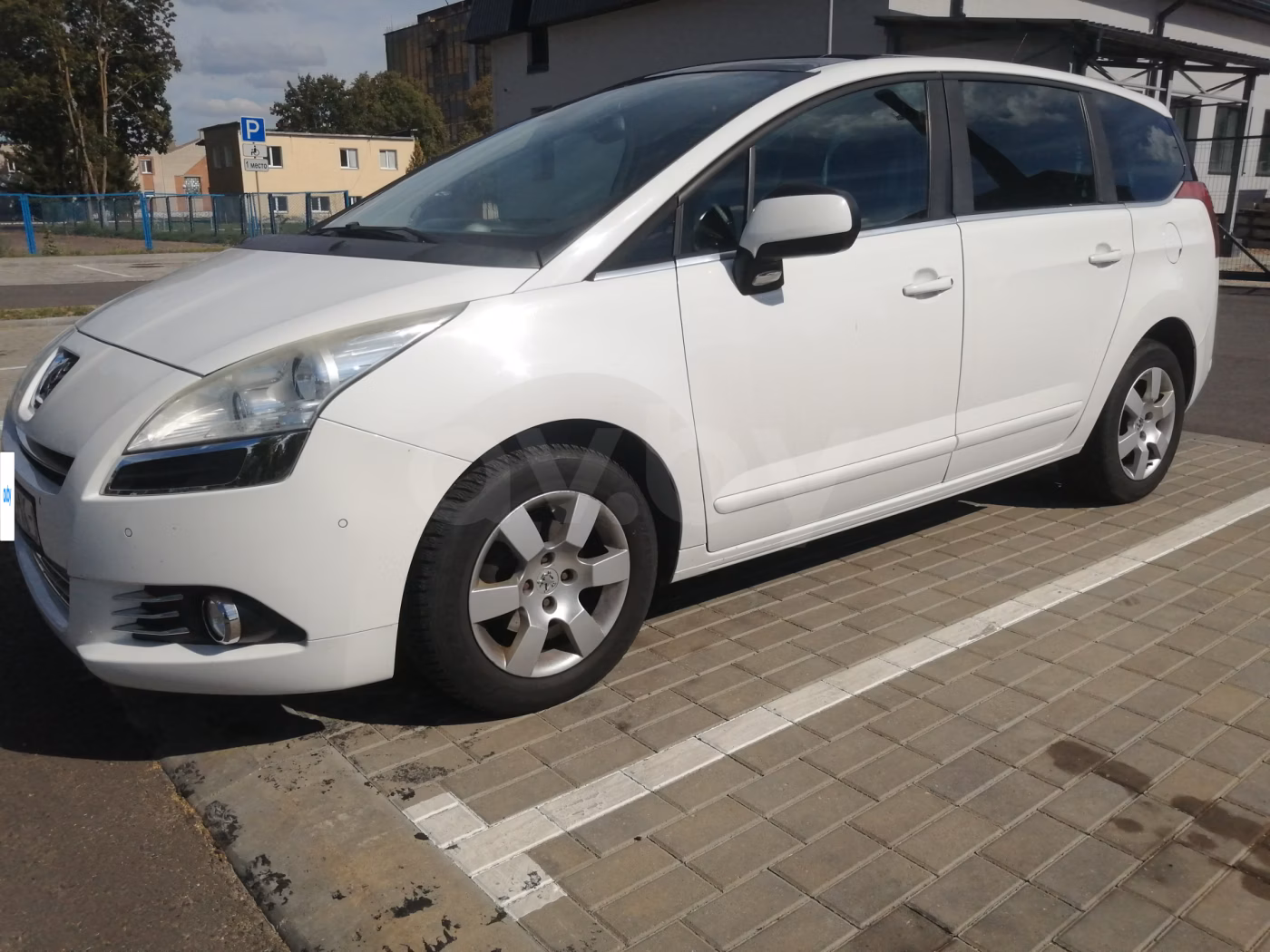 Peugeot 5008 фото 12