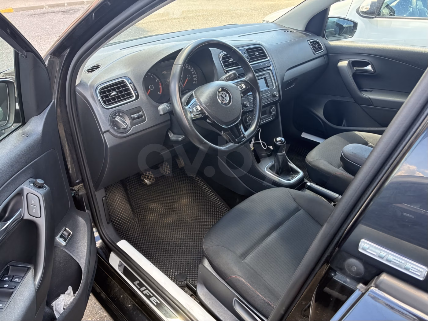Volkswagen Polo Sedan фото 2