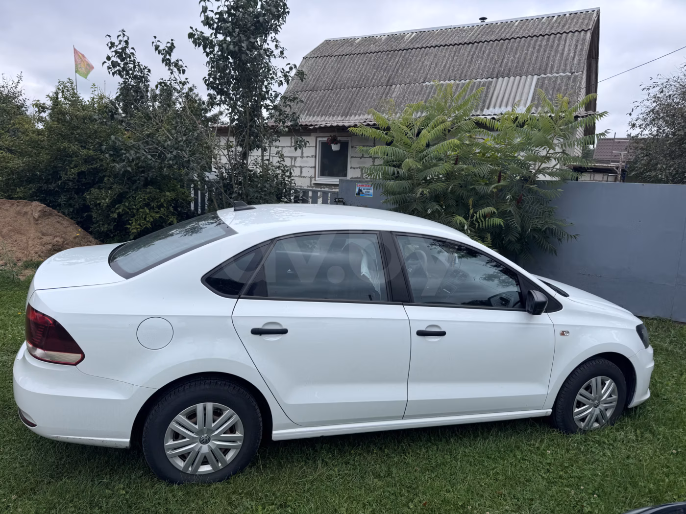 Volkswagen Polo Sedan фото 4