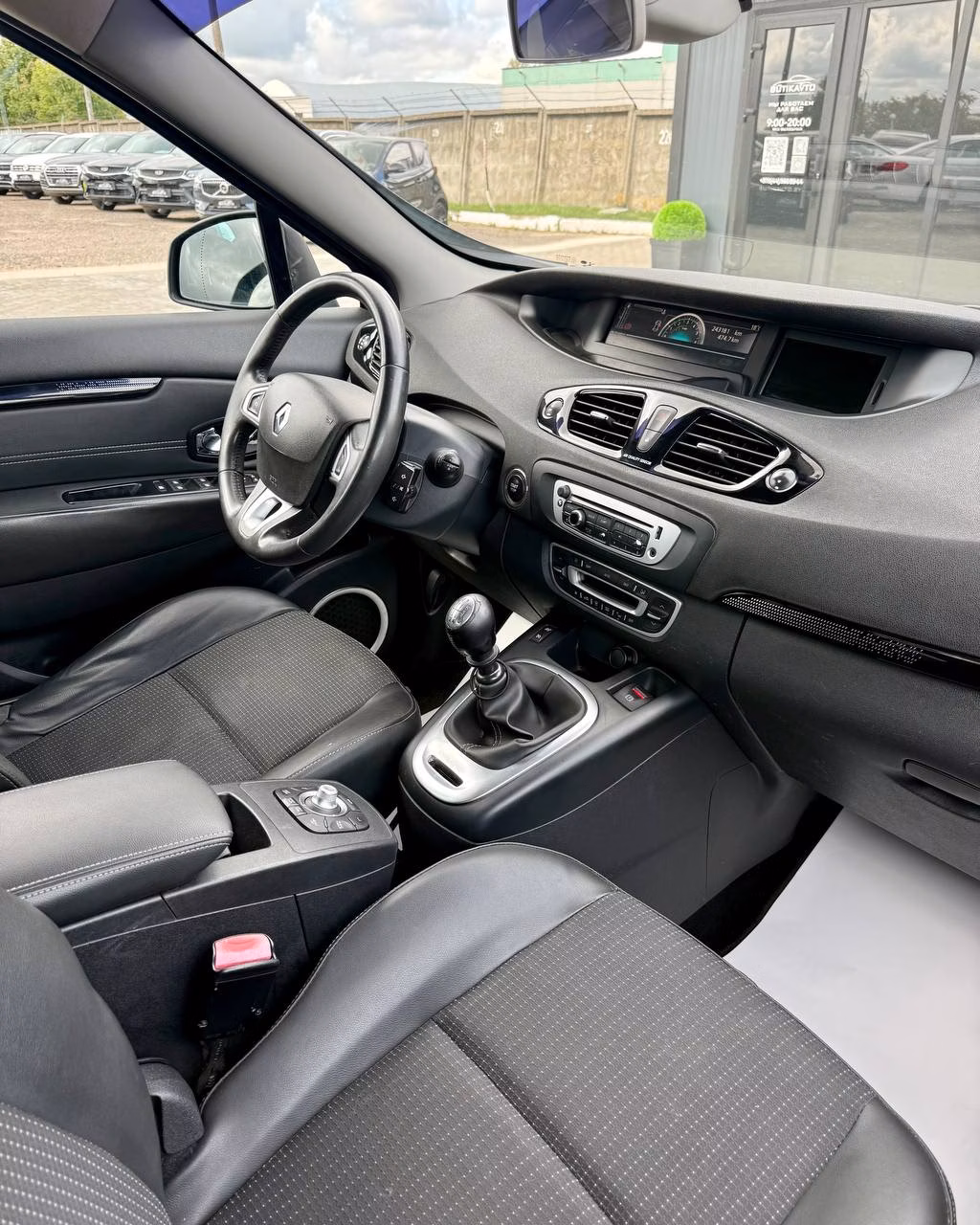 Renault Scenic фото 12