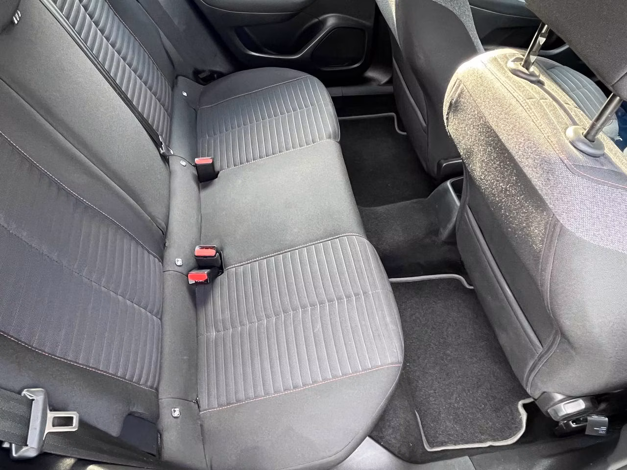 Peugeot 2008 фото 9