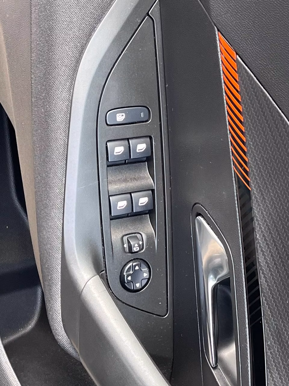 Peugeot 2008 фото 14