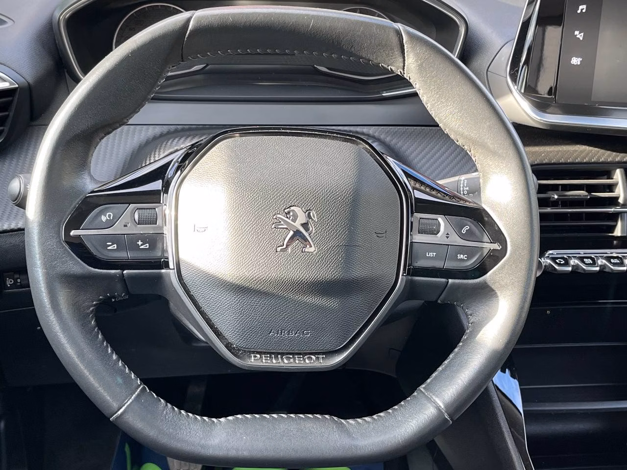 Peugeot 2008 фото 13