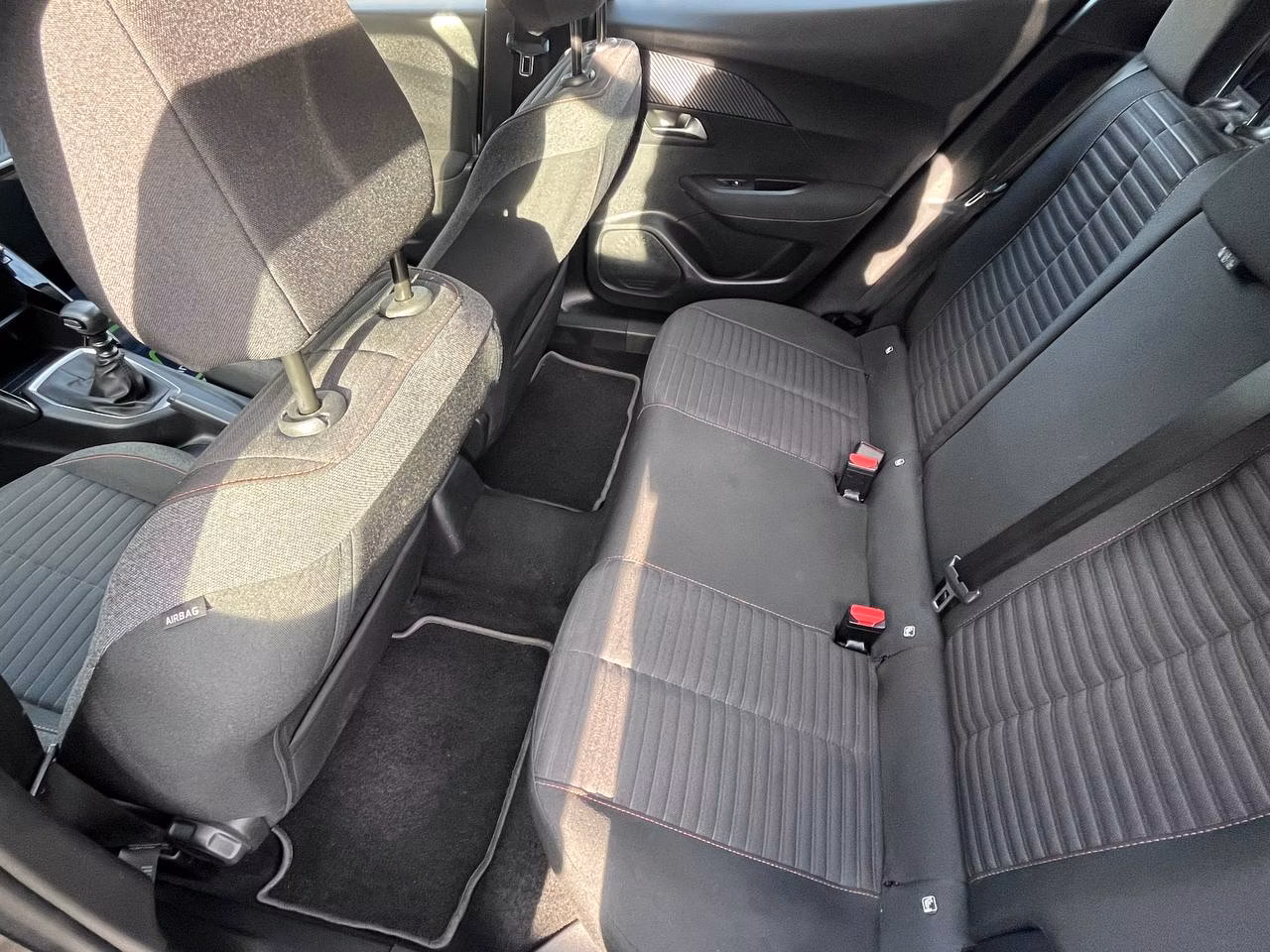 Peugeot 2008 фото 8