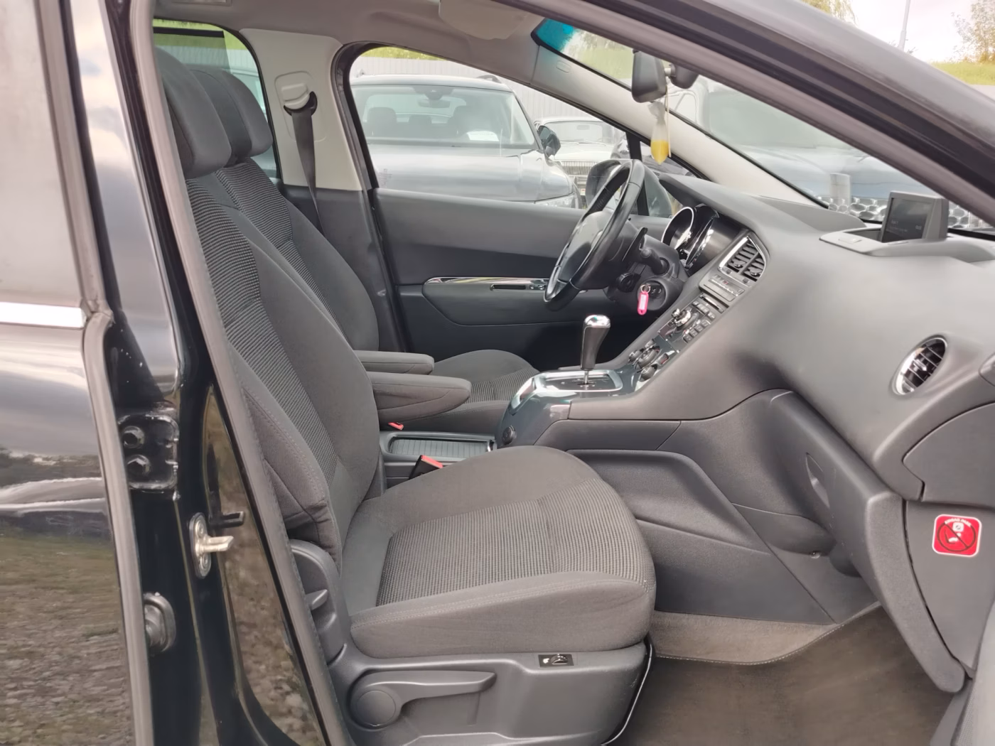 Peugeot 5008 фото 15