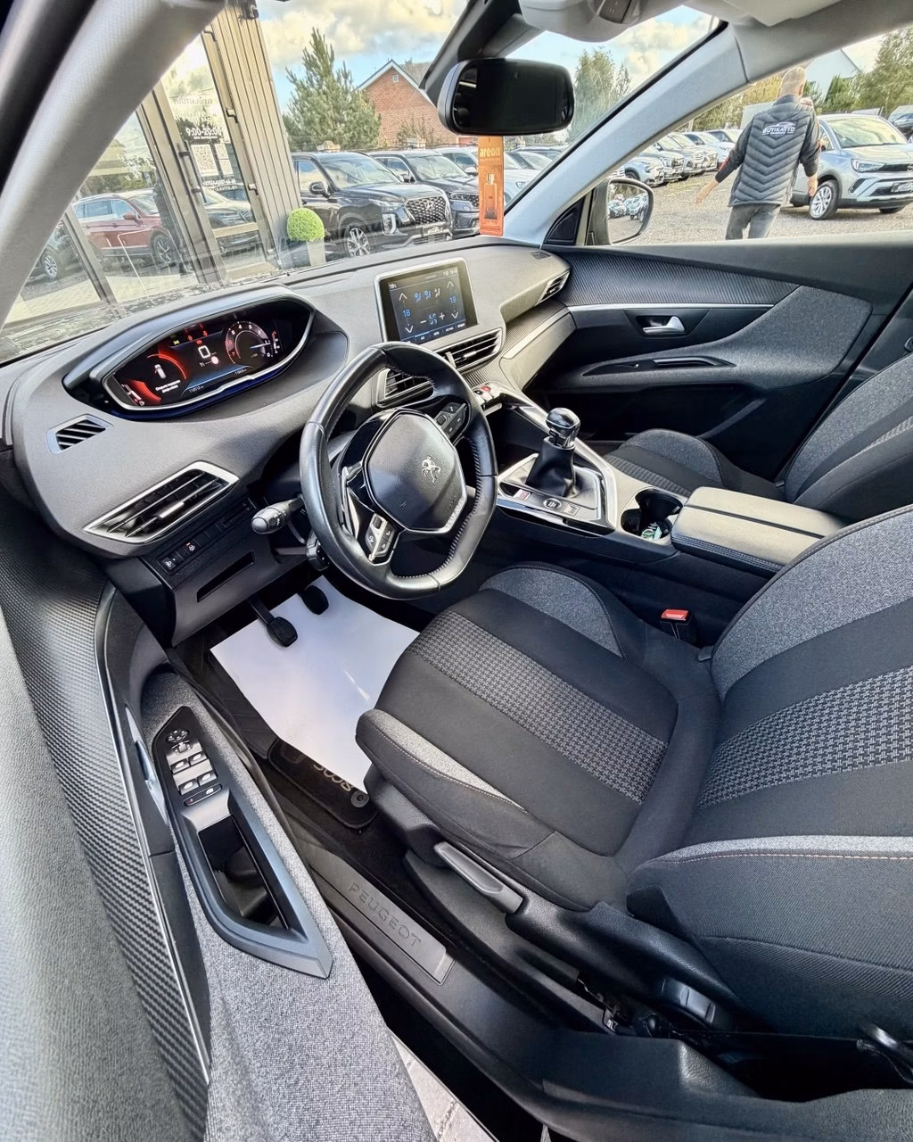 Peugeot 3008 фото 8