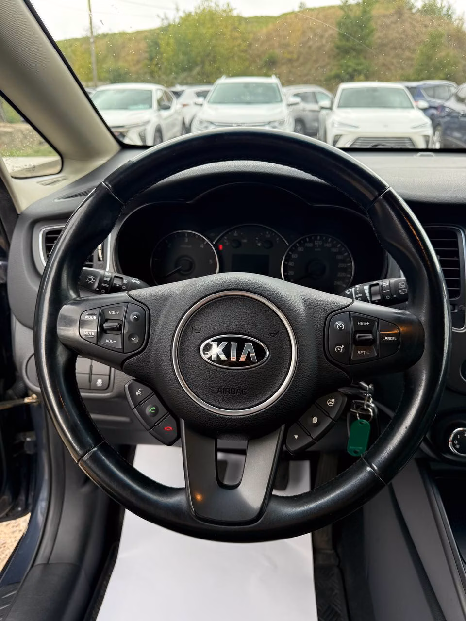 Kia Carens фото 12