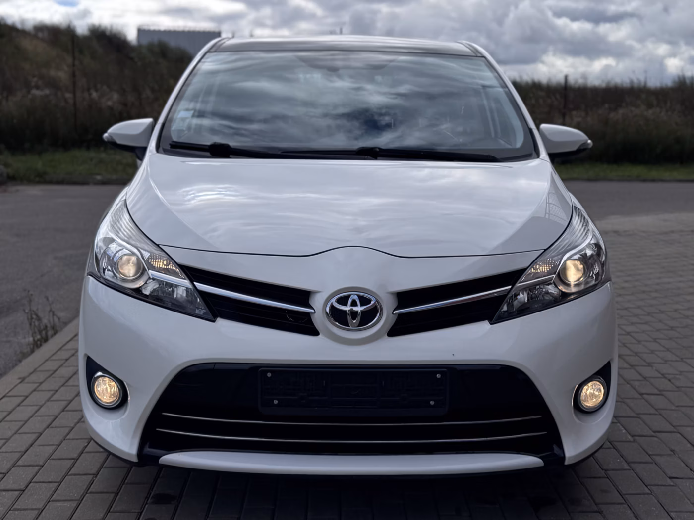 Toyota Verso фото 2
