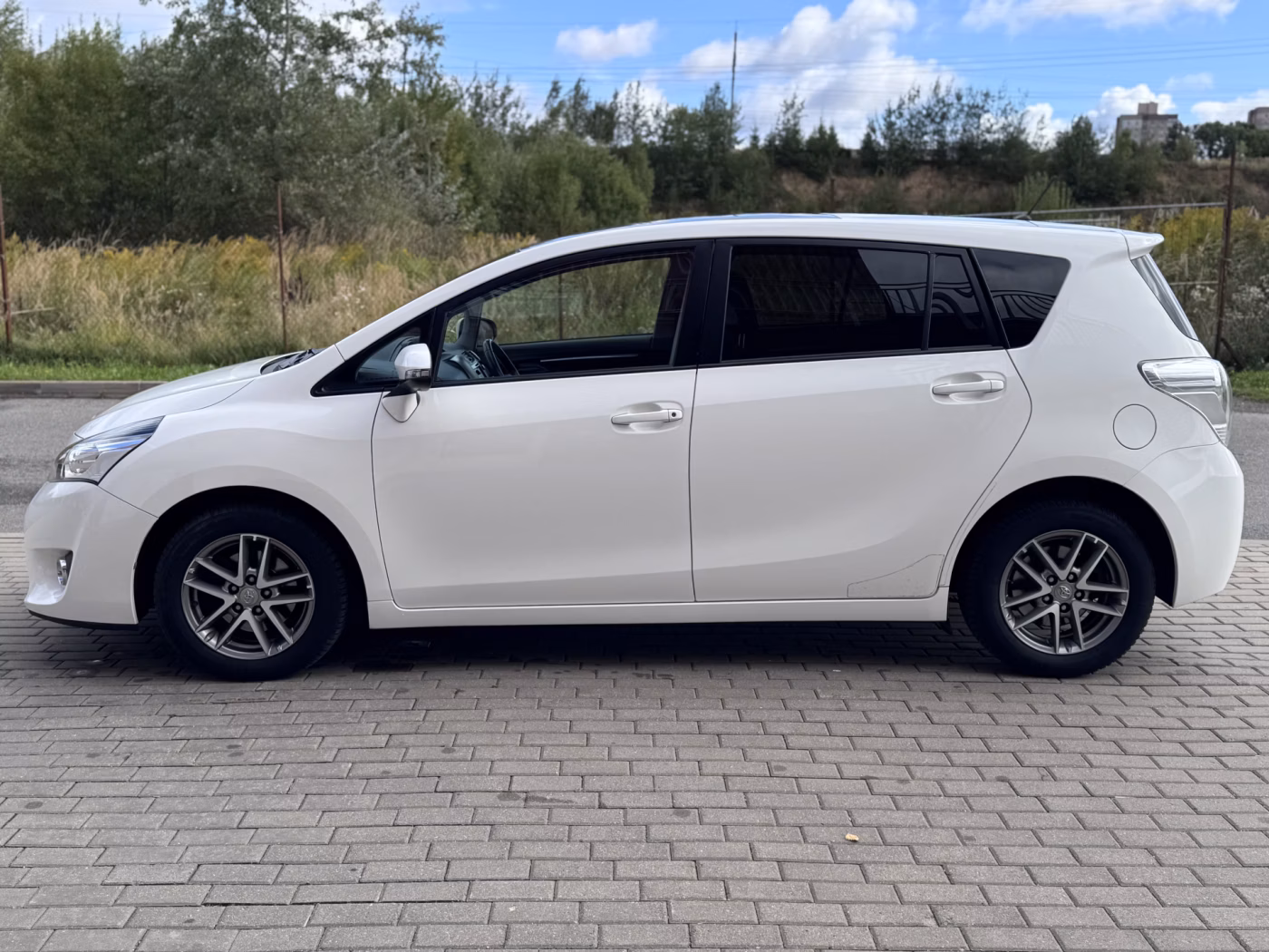 Toyota Verso фото 10