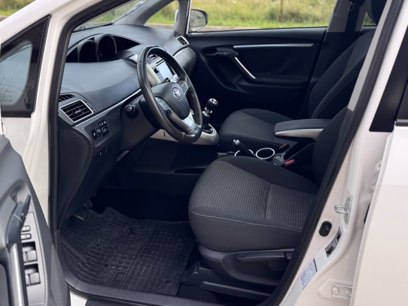 Toyota Verso фото 11