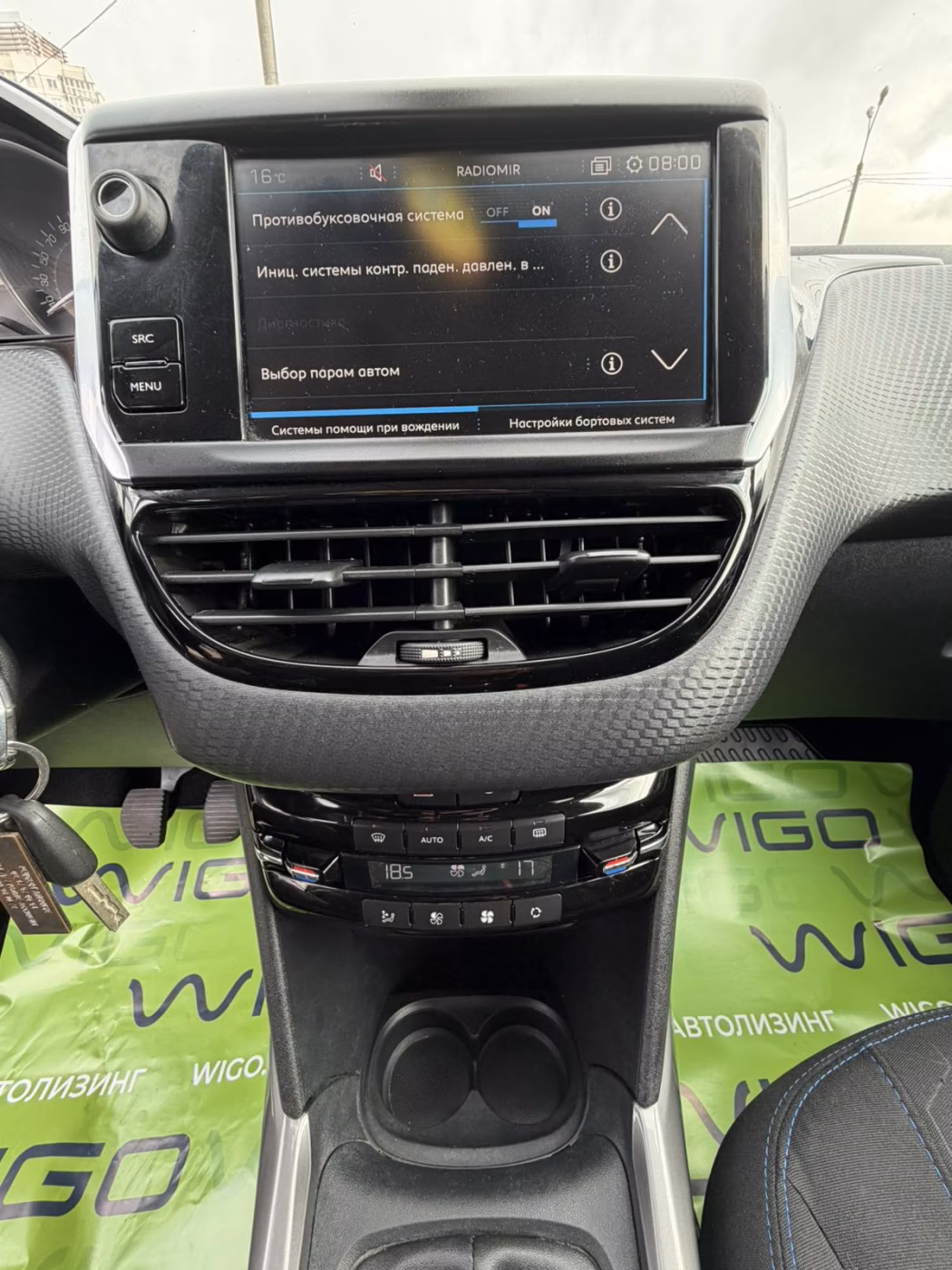 Peugeot 2008 фото 12